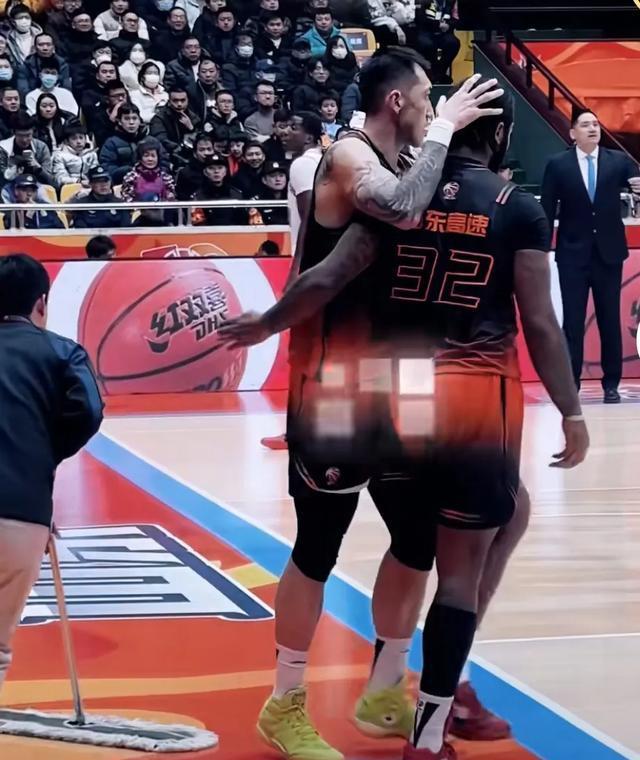 爱游戏体育官网-切尔西观众热烈欢呼！，字母哥迎来三赛季出色发挥再创辉煌时刻的简单介绍